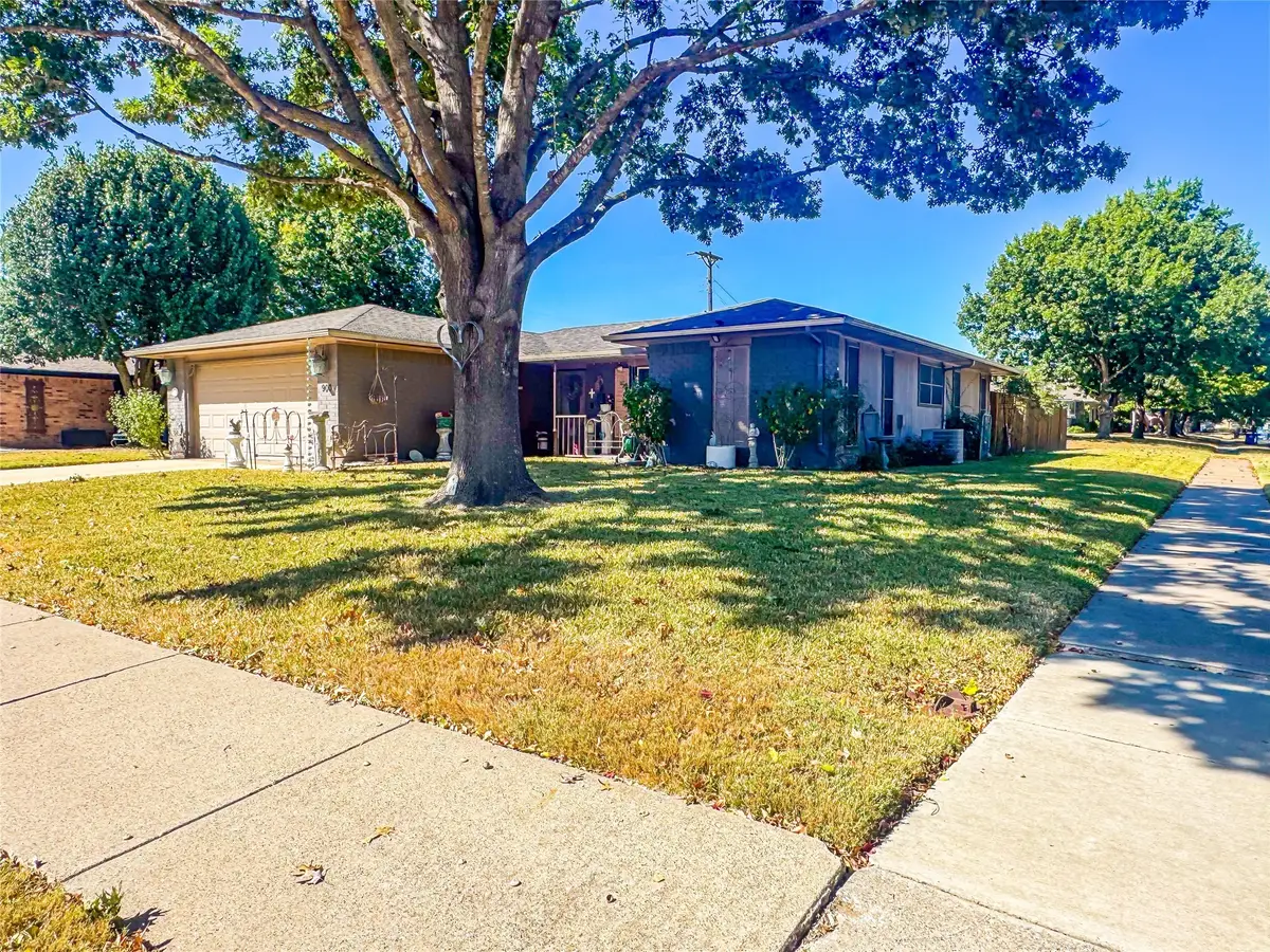 900 Savannah Drive, Ennis, TX 75119 - Image #1