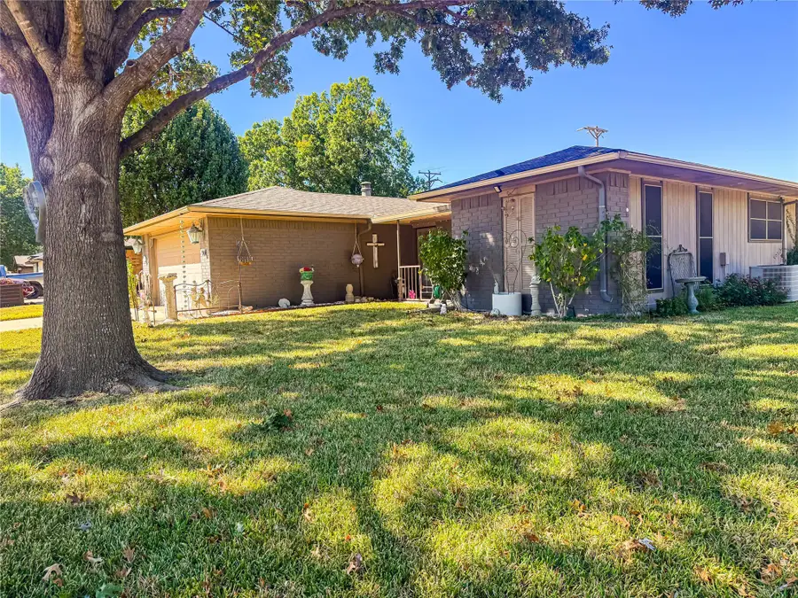 900 Savannah Drive, Ennis, TX 75119 - Image #3