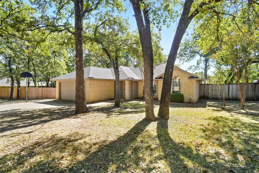1116 Shadow Ridge Drive, Azle, TX 76020 - Image #2
