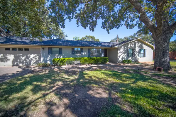 226 Oakridge Street, Jacksboro, TX 76458