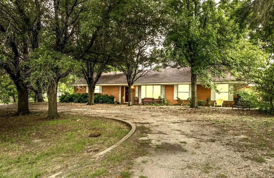 609 S Files Street, Itasca, TX 76055 - Image #2