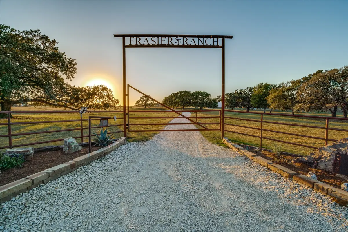 205 County Road 243, Collinsville, TX 76233 - Image #1