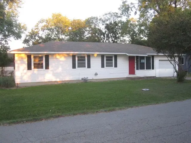 622 Franklin Avenue, Pottsboro, TX 75076 - Image #1