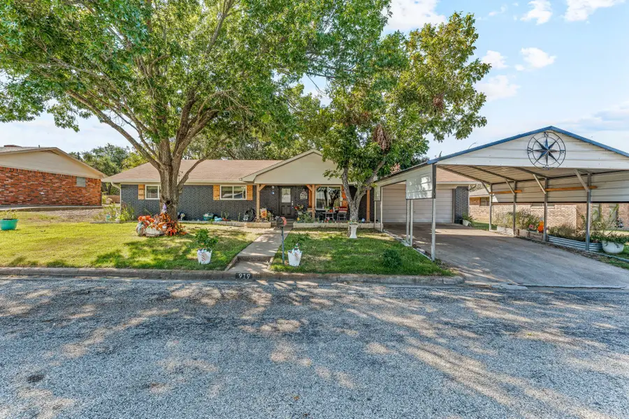 919 S N Avenue, Clifton, TX 76634 - Image #2