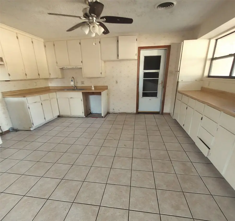 124 N Imperial Drive, Denison, TX 75020 - Image #2