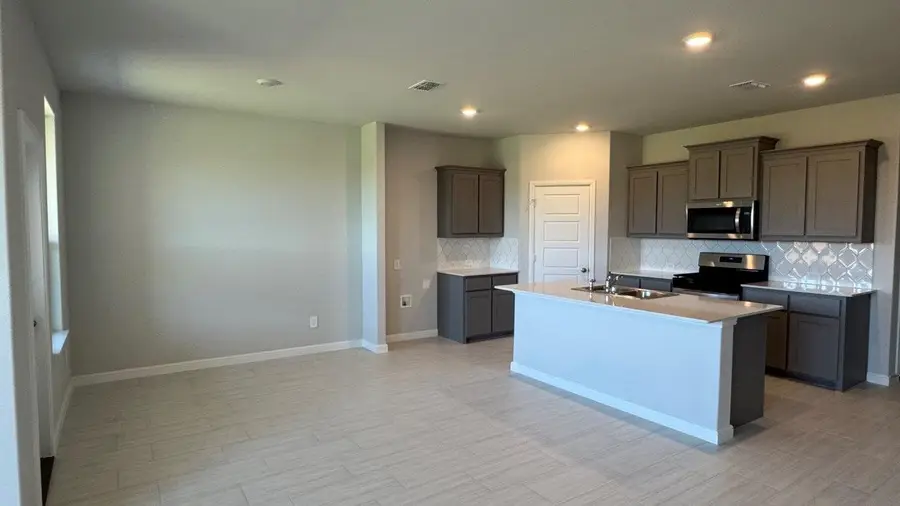 513 Babbling Brook Drive, Ponder, TX 76259 - Image #3