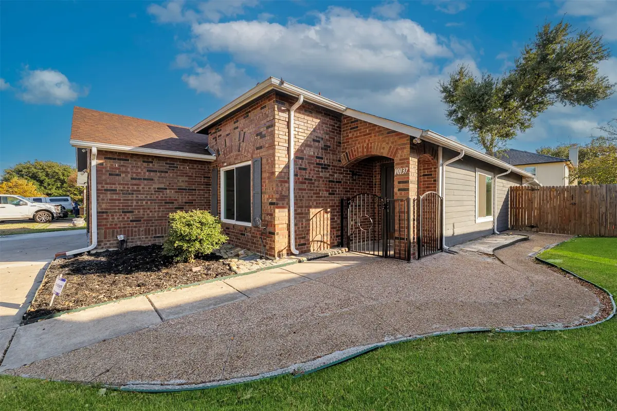 10137 Chapel Ridge Drive, Fort Worth, TX 76116 - Image #1