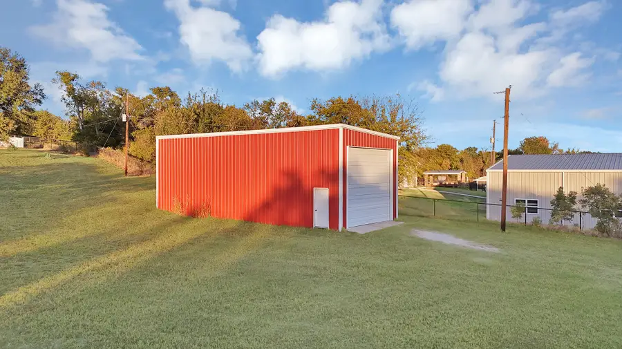 528 Mill Creek Court, Azle, TX 76020 - Image #3