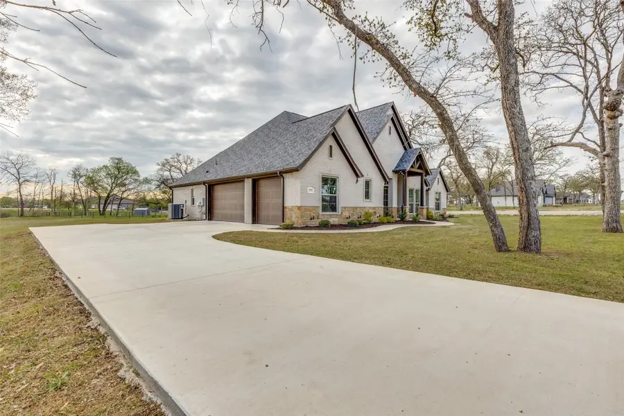 105 Clayton Crossing, Springtown, TX 76082 - Image #2