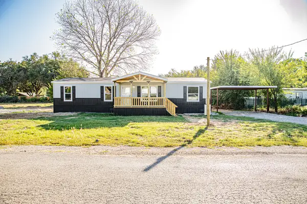 123 Kelly, Azle, TX 76020