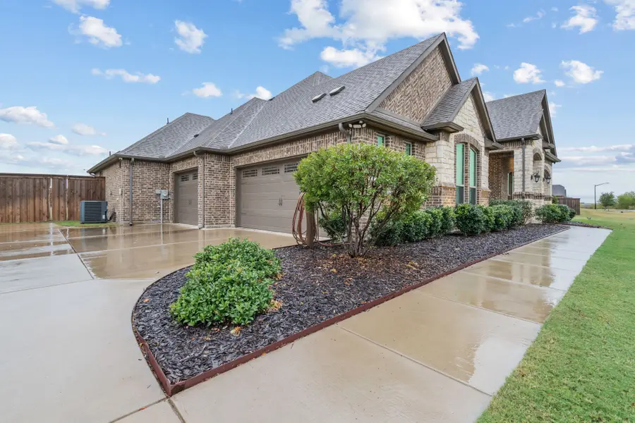 620 Nighthorse Circle, Waxahachie, TX 75165 - Image #2