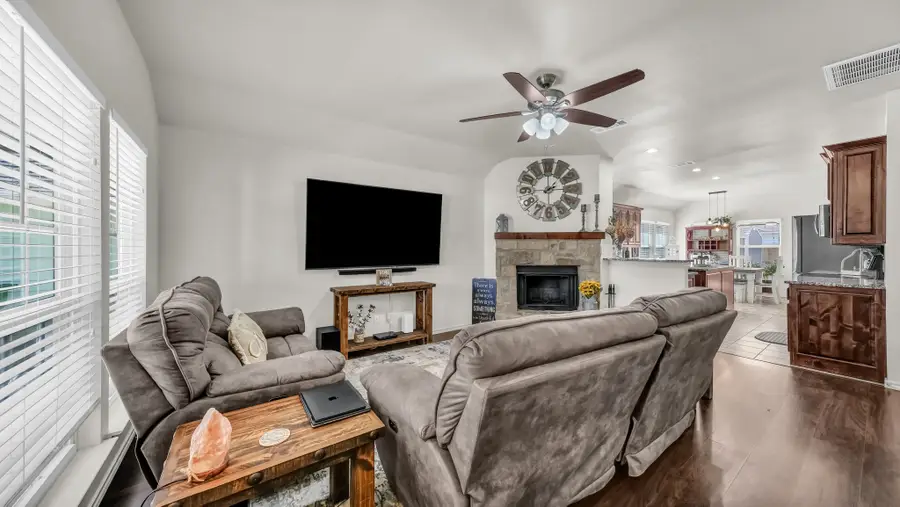 221 Lovers Path Drive, Springtown, TX 76082 - Image #3