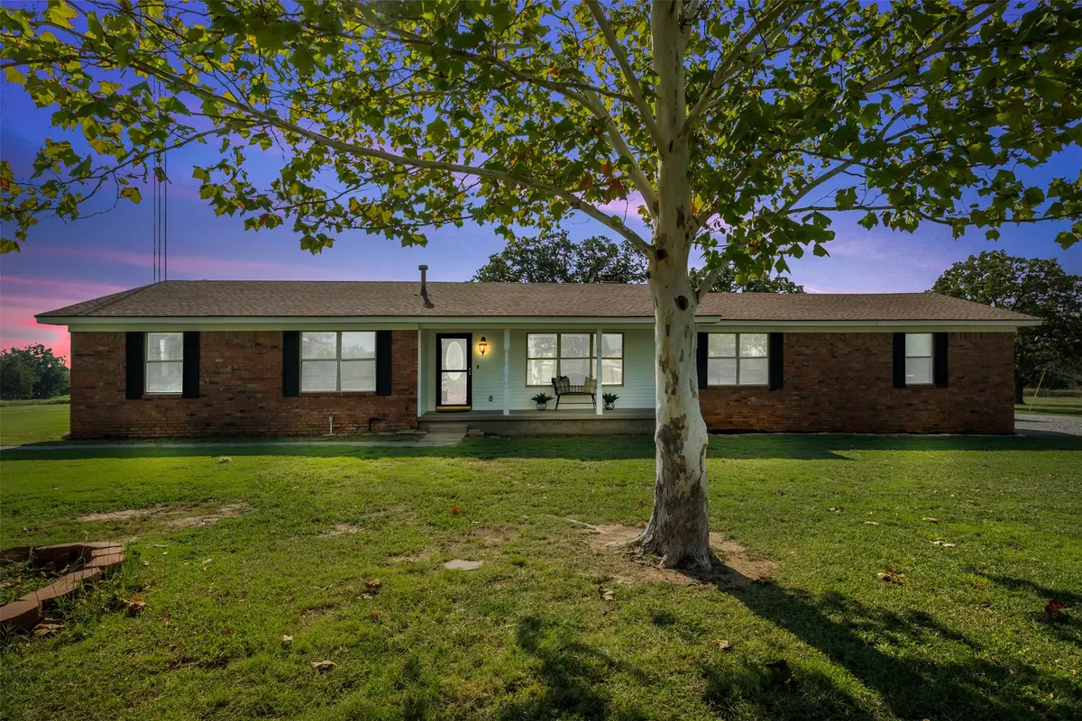 917 Cole Lane, Bowie, TX 76230 - Image #1