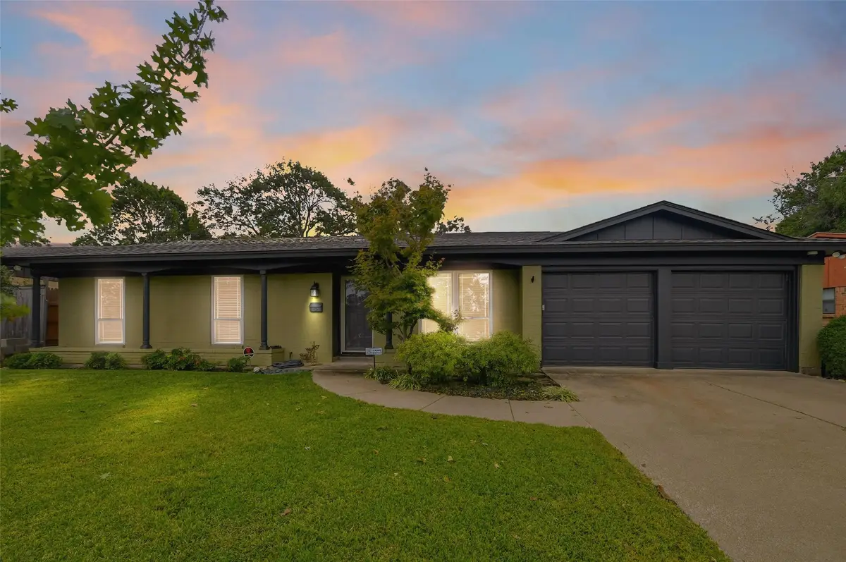 2105 Rockmoor Drive, Edgecliff Village, TX 76134 - Image #1