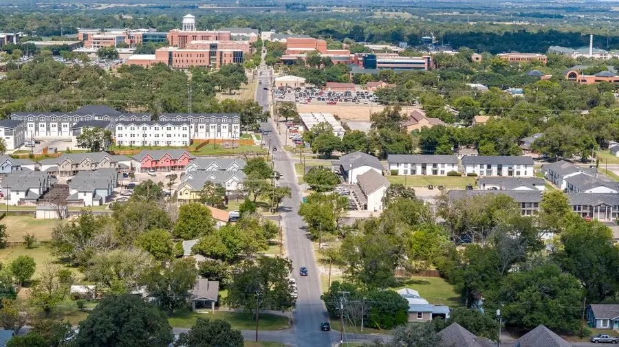 695 S Lillian Street, Stephenville, TX 76401 - Image #2