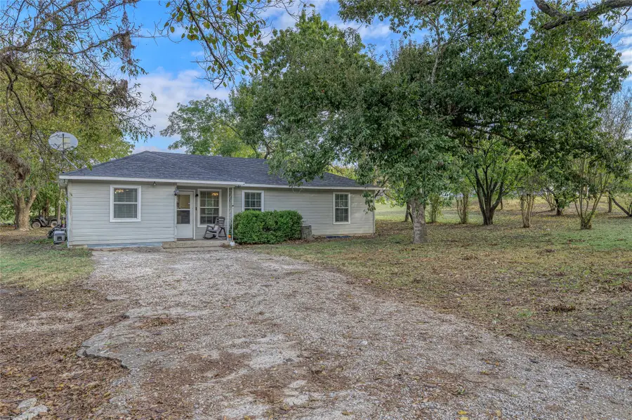 419 Walnut Grove Road, Whitewright, TX 75491 - Image #2