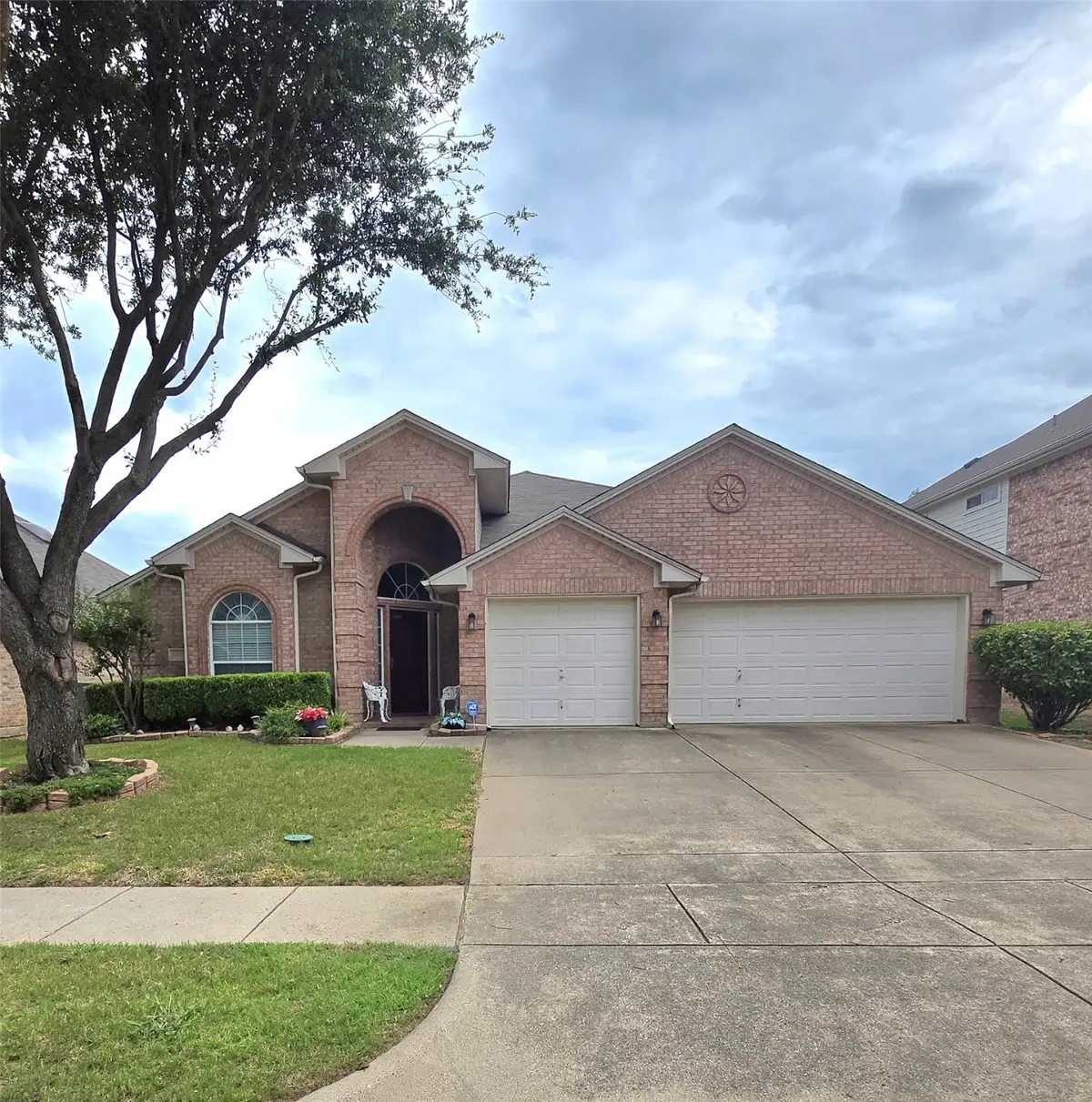 5855 Lorenzo Drive, Grand Prairie, TX 75052 - Image #1