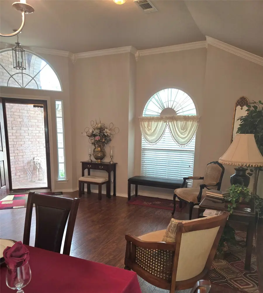 5855 Lorenzo Drive, Grand Prairie, TX 75052 - Image #2