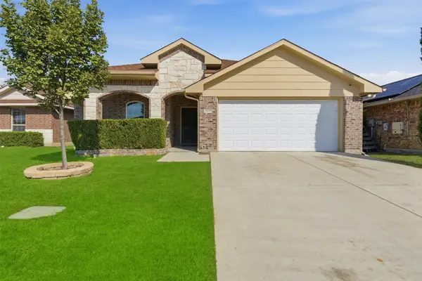 3137 Royal Crest Drive, Fort Worth, TX 76140