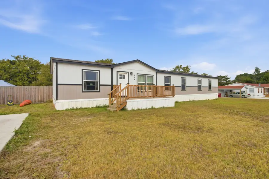 308 Largo Street, Bonham, TX 75418 - Image #2