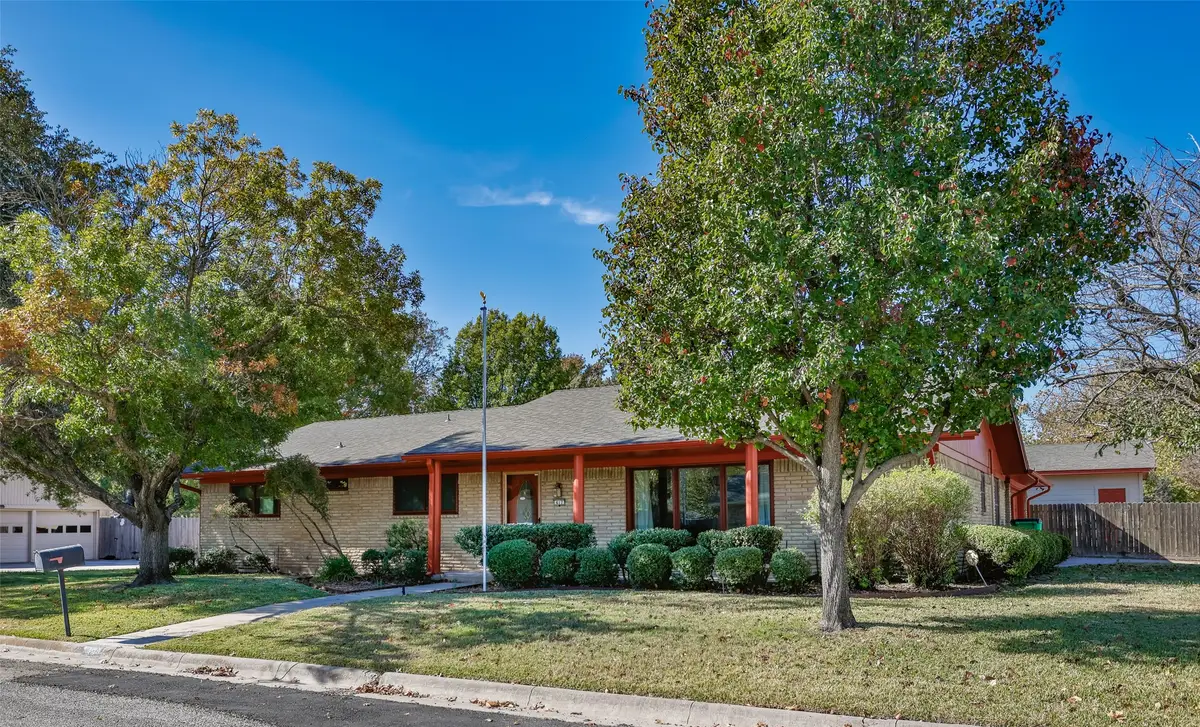 417 Willow Way, Gainesville, TX 76240 - Image #1