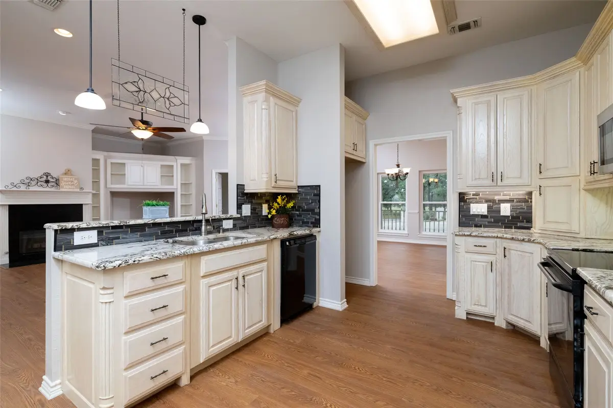 604 Runaway Bay Drive, Runaway Bay, TX 76426 - Image #1