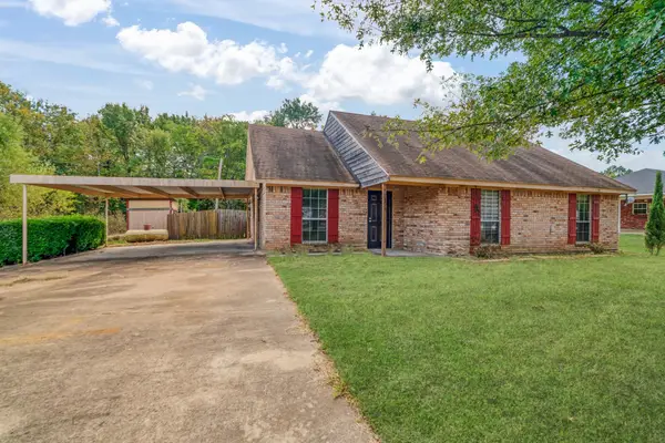 302 Cripple Creek, Powderly, TX 75473