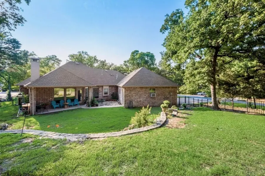 1125 Kiowa Drive E, Gainesville, TX 76240 - Image #2