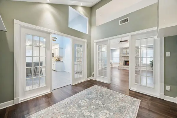 3104 Emerald Street, Bedford, TX 76021