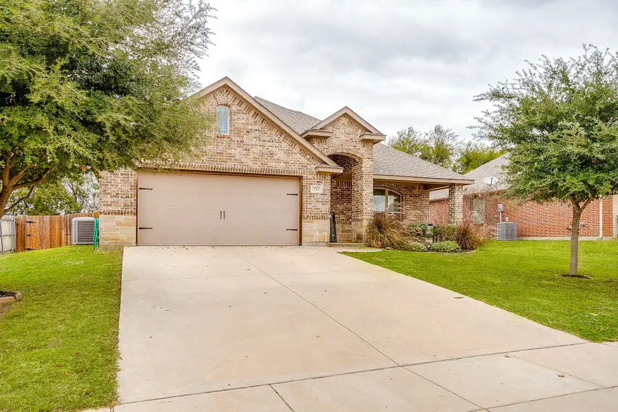 713 Brandt Street, Grandview, TX 76050 - Image #2