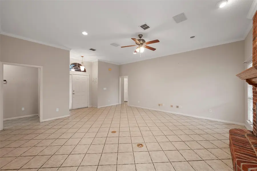 1112 South Haven Drive, Hewitt, TX 76643 - Image #3