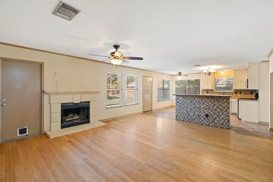 105 Foxtail Court, Red Oak, TX 75154 - Image #3