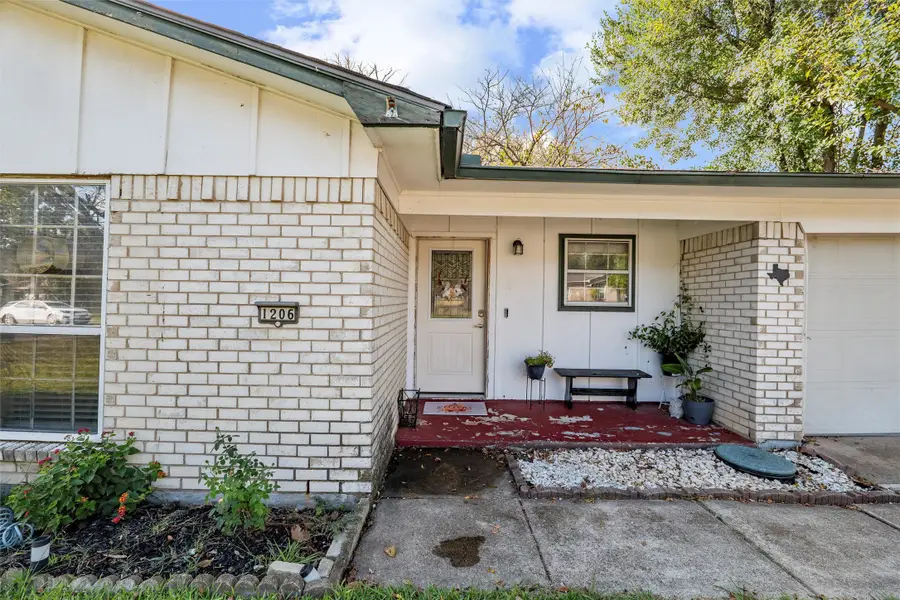 1206 Saturn Drive, Cedar Hill, TX 75104 - Image #2