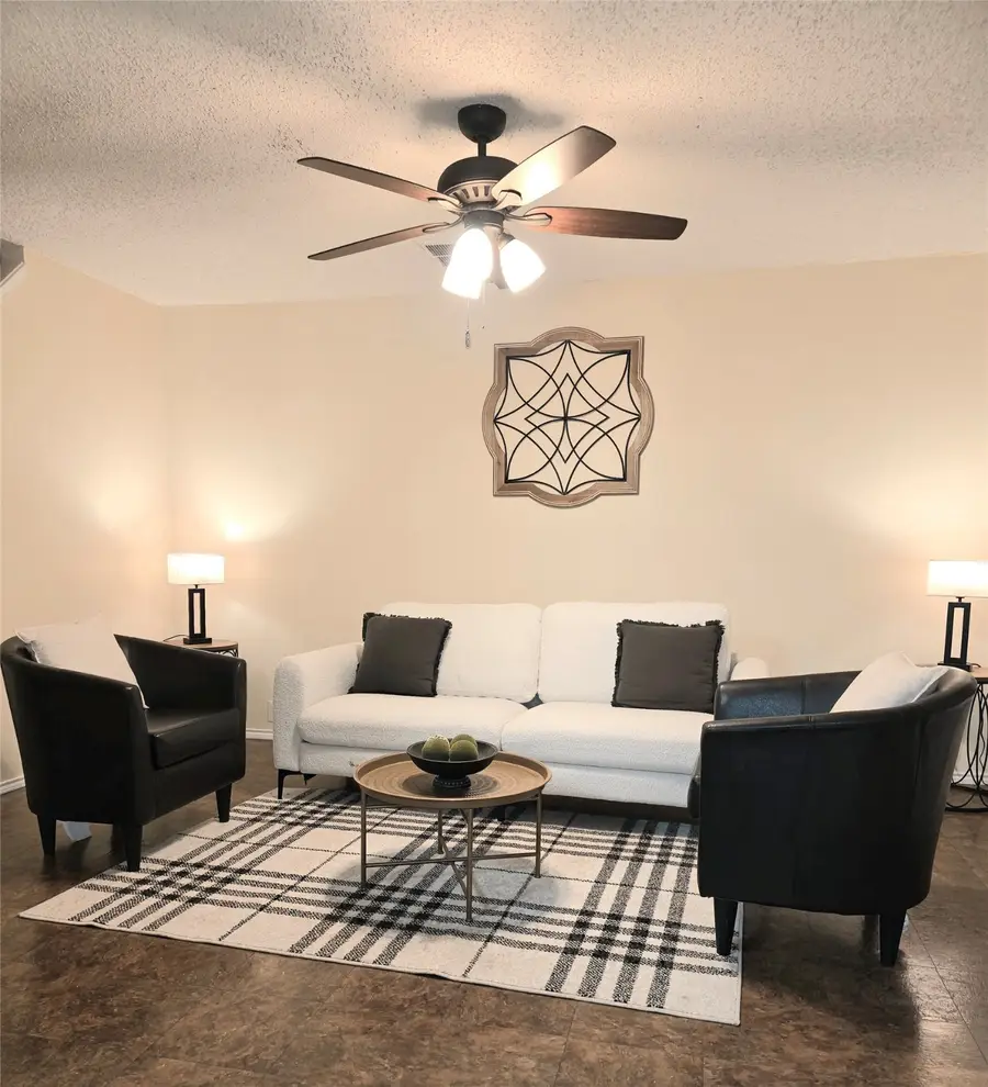 848 Stafford Station Drive, Saginaw, TX 76131 - Image #2