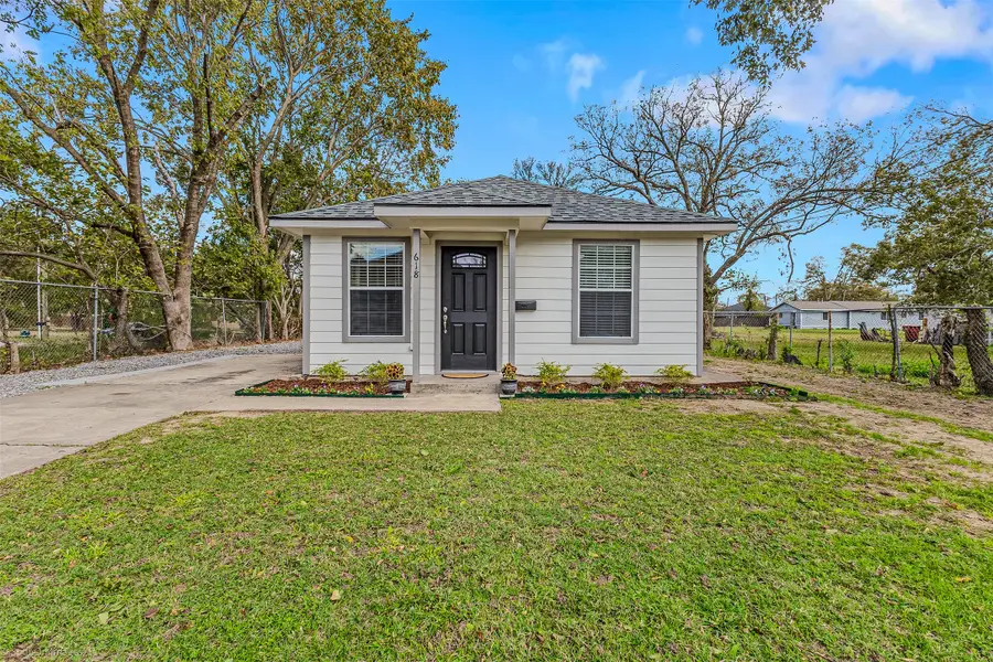 618 Pine Street, Bonham, TX 75418 - Image #2
