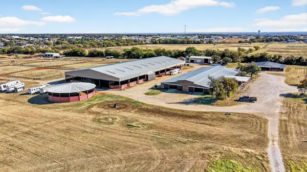 8950 Arvin Hill Road, Aubrey, TX 76227