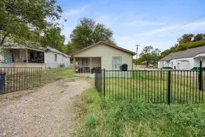 2961 Pearl Avenue, Fort Worth, TX 76106