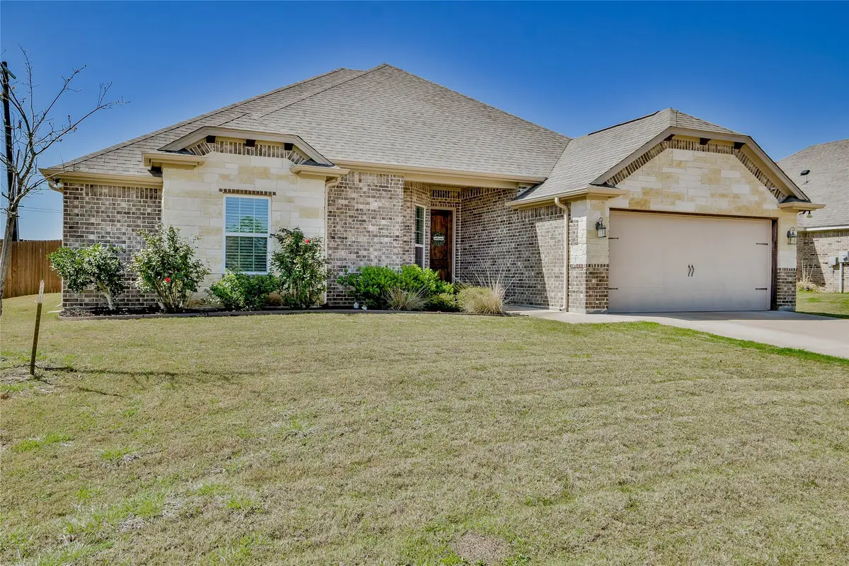 201 Bayless Avenue, Godley, TX 76044 - Image #1
