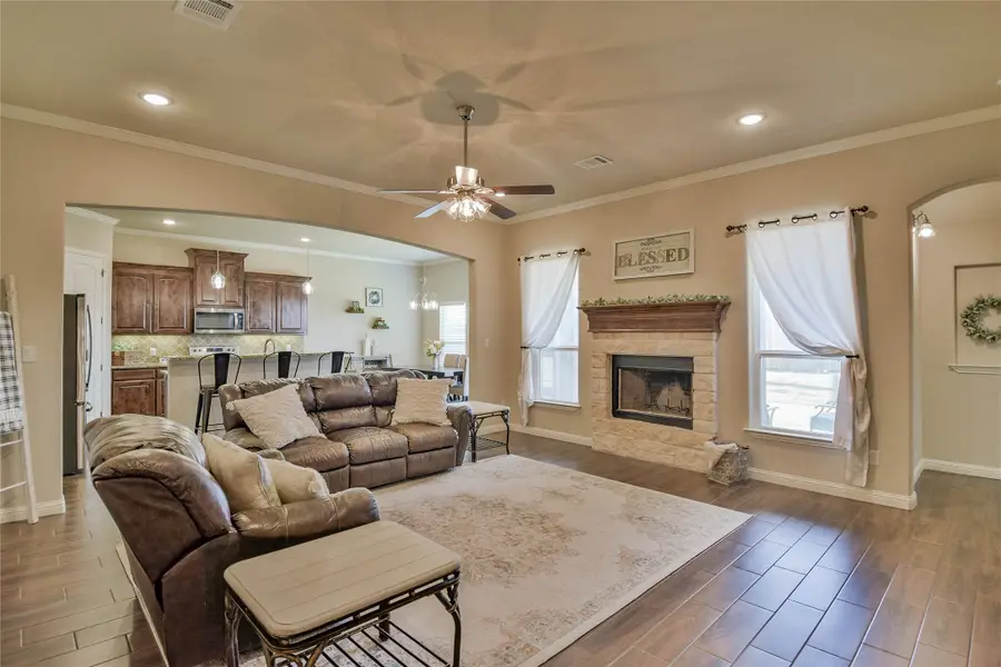 201 Bayless Avenue, Godley, TX 76044 - Image #3