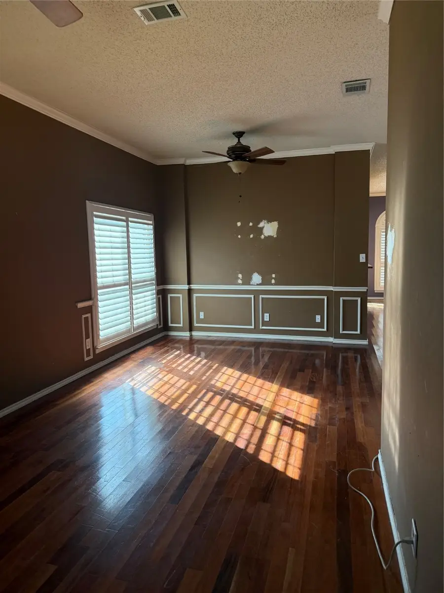 6113 Cliffbrook Drive, North Richland Hills, TX 76180 - Image #2