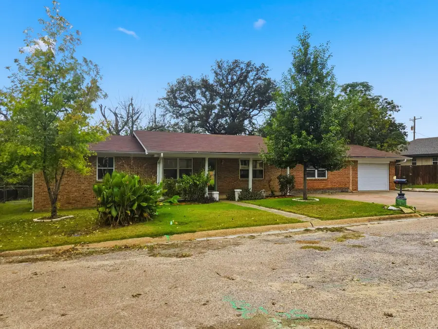 607 S Wieser Street, Hamilton, TX 76531 - Image #2