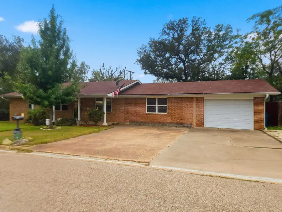 607 S Wieser Street, Hamilton, TX 76531 - Image #3