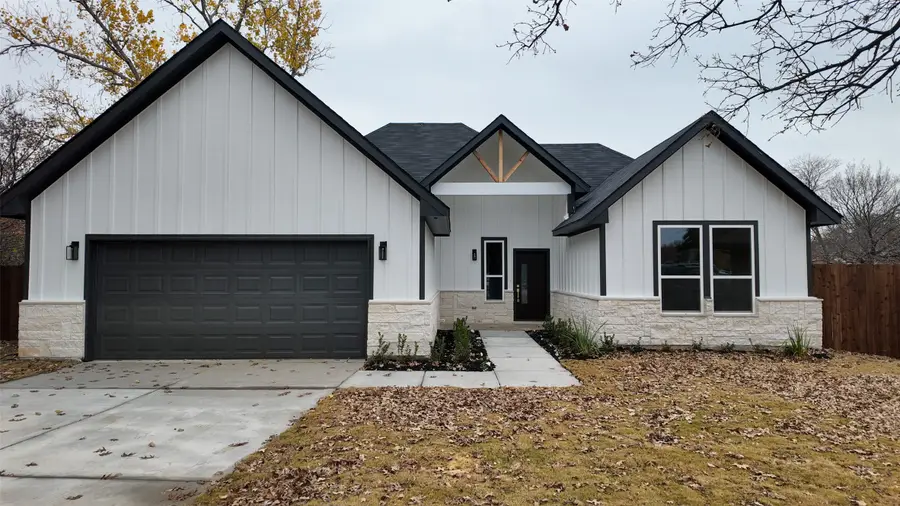 810 Foxwood Place, Lewisville, TX 75067 - Image #2