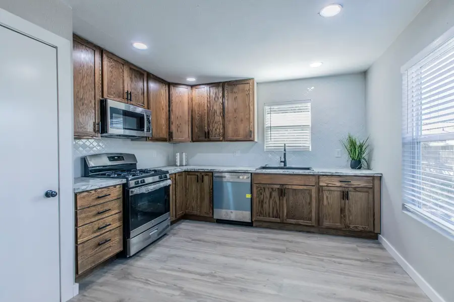 1017 S Adams, McGregor, TX 76657 - Image #3