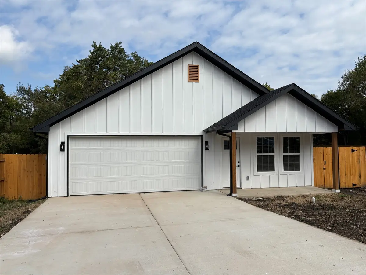 719 E Commerce Avenue, Cooper, TX 75432 - Image #1