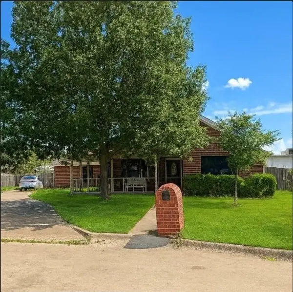 1008 Treys Court, Sanger, TX 76266