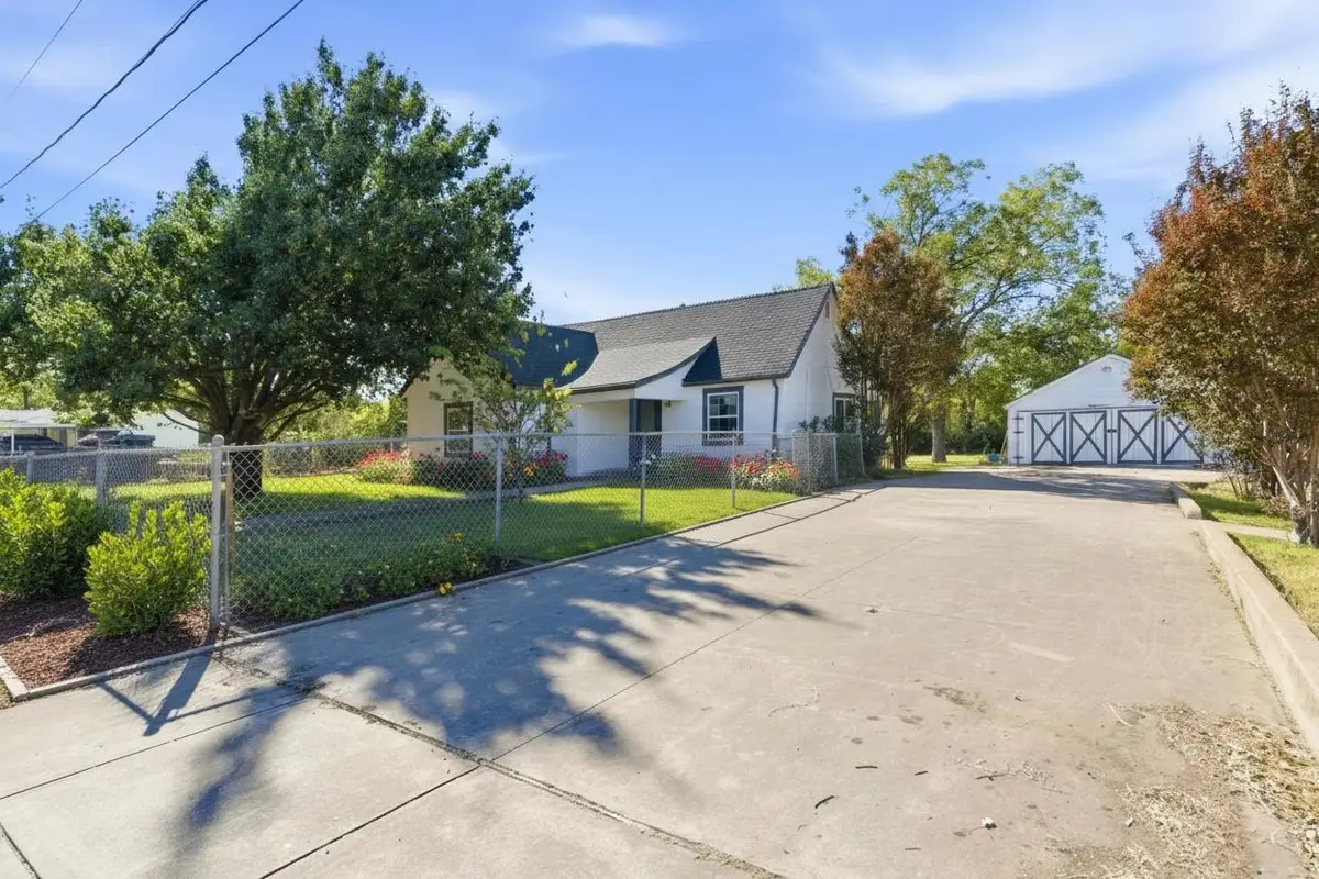 3229 Meadow Oaks Drive, Haltom City, TX 76117 - Image #1