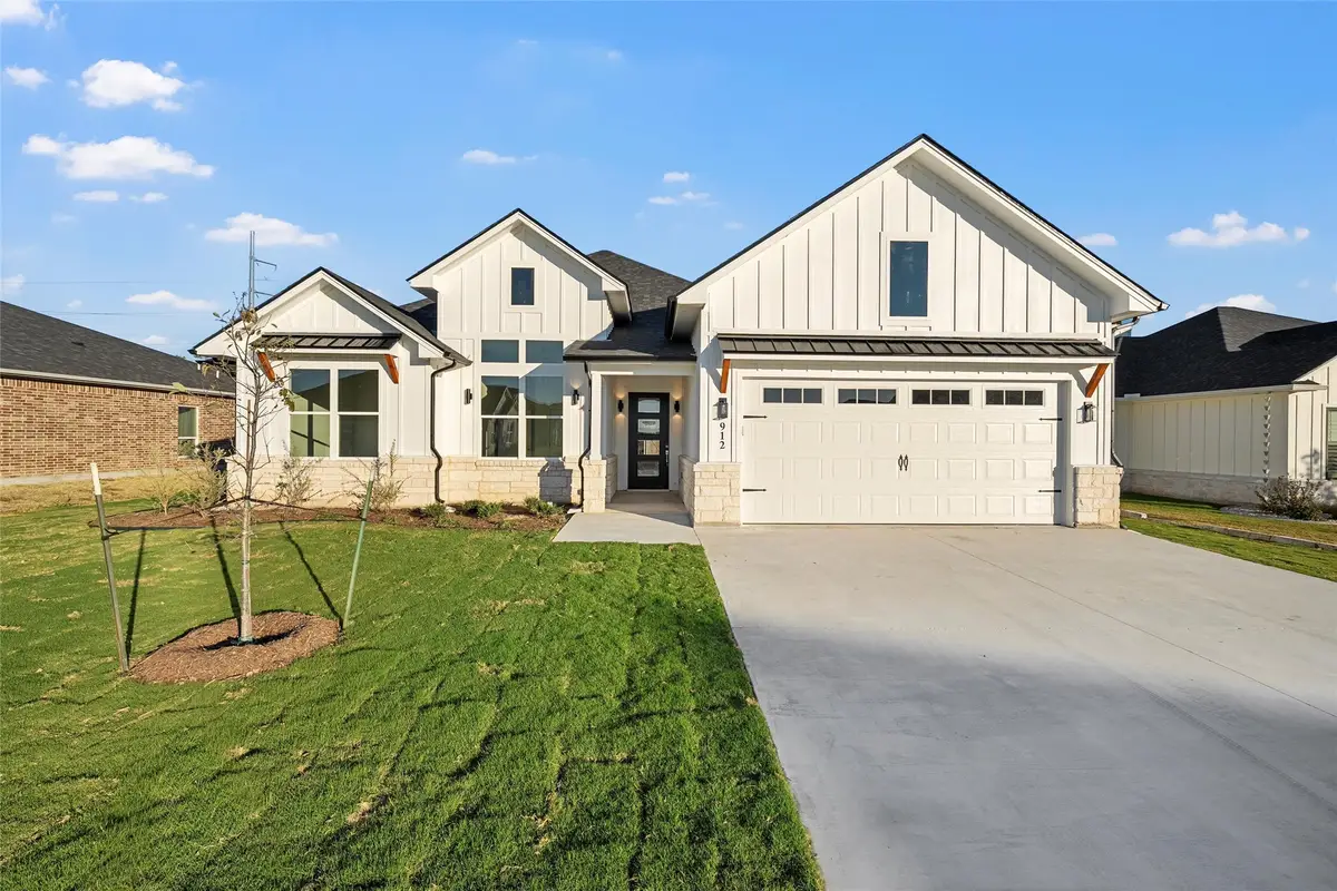 912 Gallant Fox Road, Hewitt, TX 76643 - Image #1