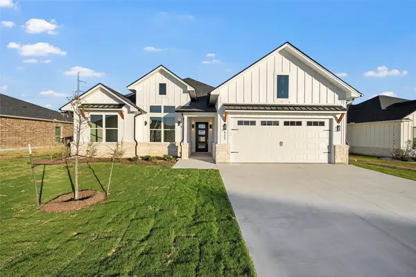 912 Gallant Fox Road, Hewitt, TX 76643