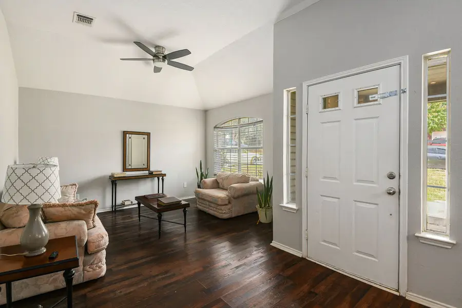 4805 Saint Thomas Place, Fort Worth, TX 76135 - Image #2